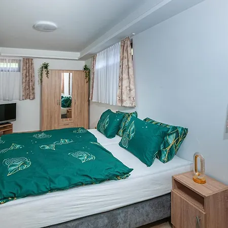 Sunrise Airport - Free Parking *